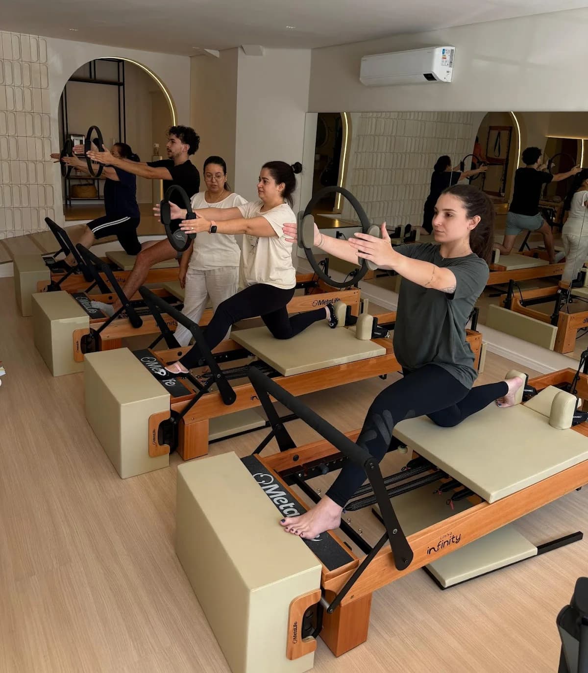 Kátia Simões Studio Pilates - Referência na Melhora da Dor em Maringá