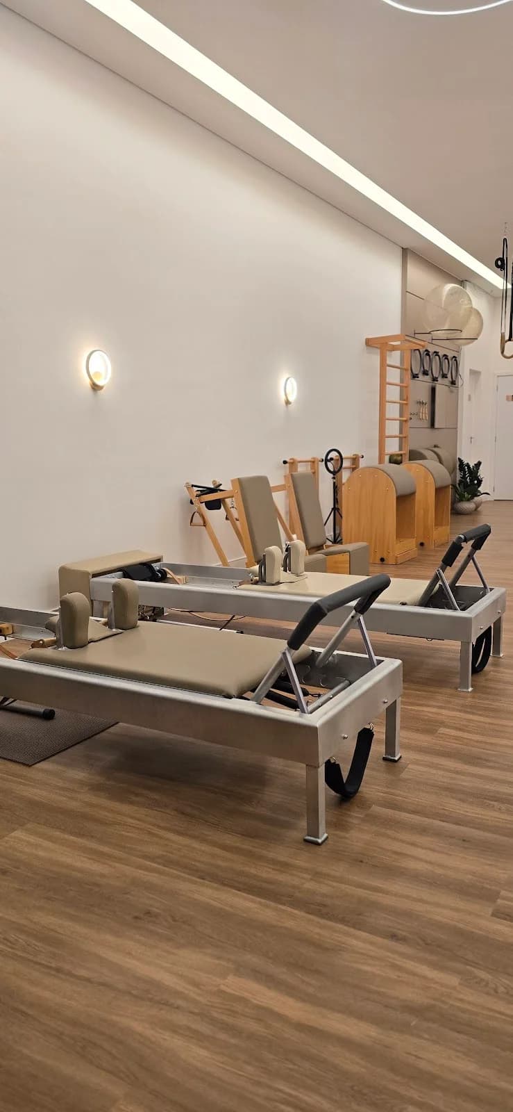 LARISSA CASTRO - PILATES E REABILITAÇÃO