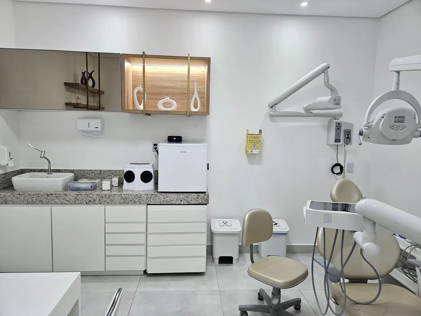 Dra. Amanda Berçam Dentista Tirol Barreiro BH