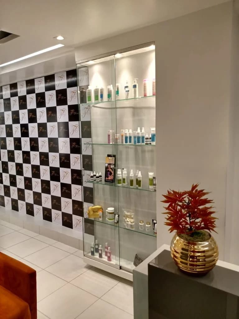 Clínica Face & Corpo | Harmonização Facial e Corporal em Candeias – foto 3