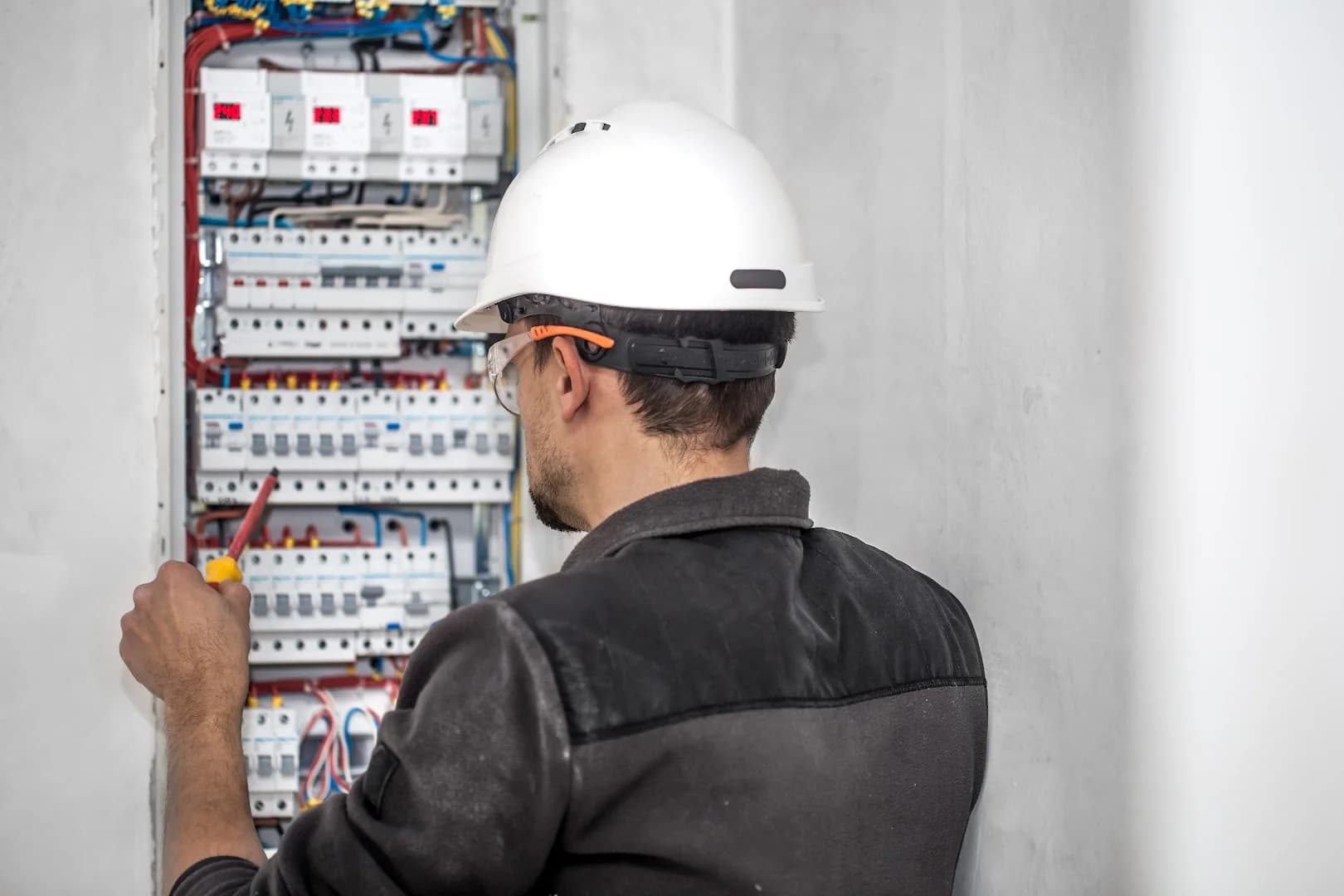 Eletrecista JP instalação e manutenção elétrica em ponta grossa – foto 1