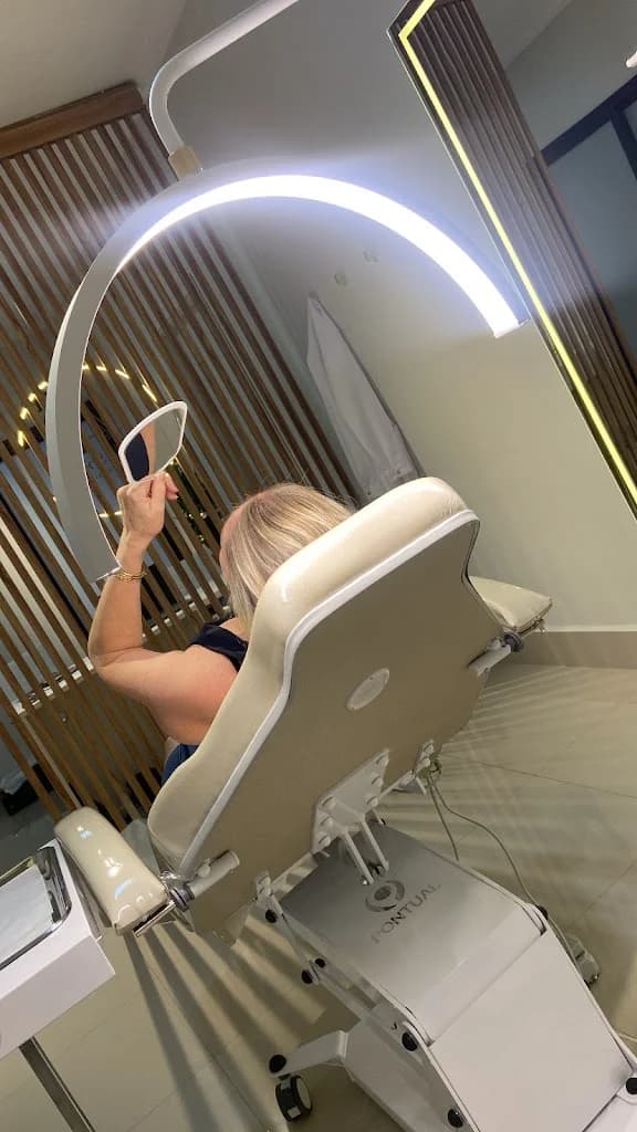 Amanda Specian Harmonização Facial e Injetáveis – foto 3