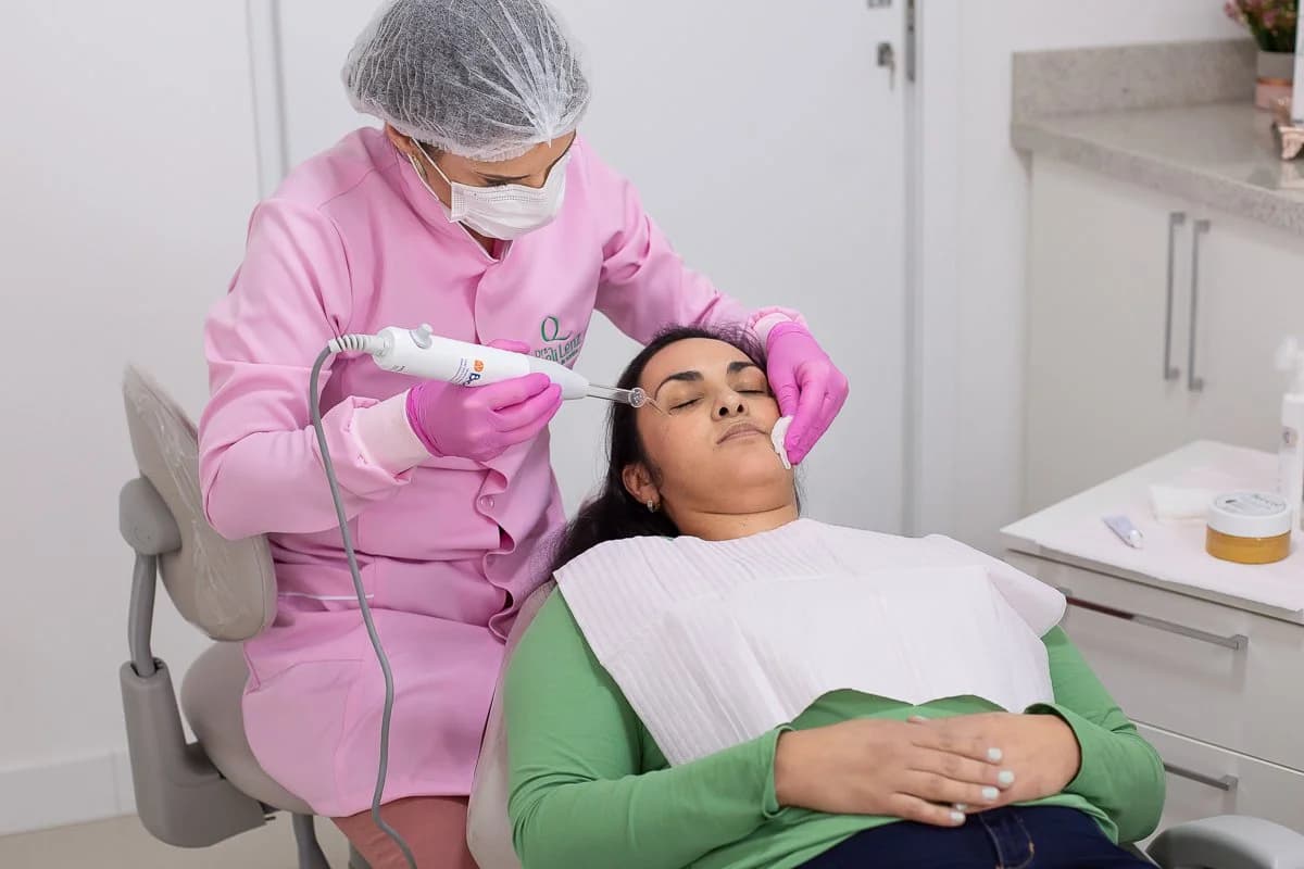 Dra. Quéli Lenz - Harmonização Facial Avançada – foto 1