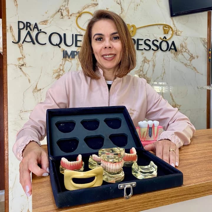 Dentista em Nova Iguaçu | Dra. Jacqueline Pessôa | Implantodontista – foto 3