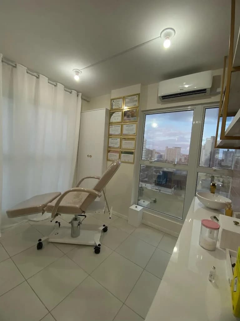 Dra Jessica Schuldz - Harmonização Facial – foto 1