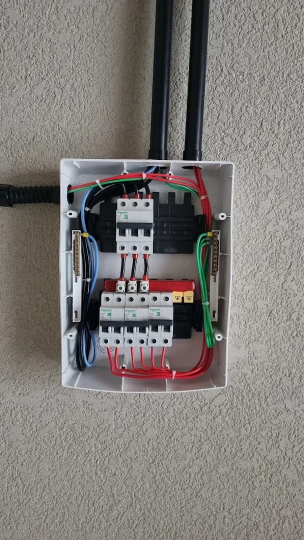 Plural Soluções Elétricas ( eletricista) – foto 1
