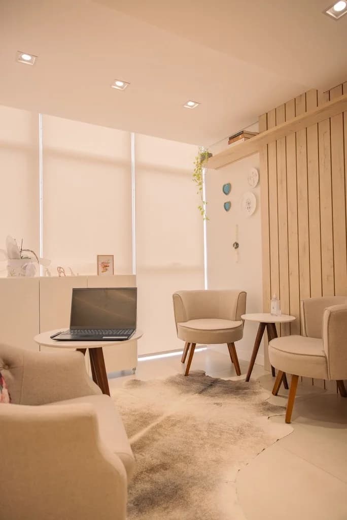 Dra. Ariane Francescon | Especialista em Harmonização Facial (HOF) – foto 3