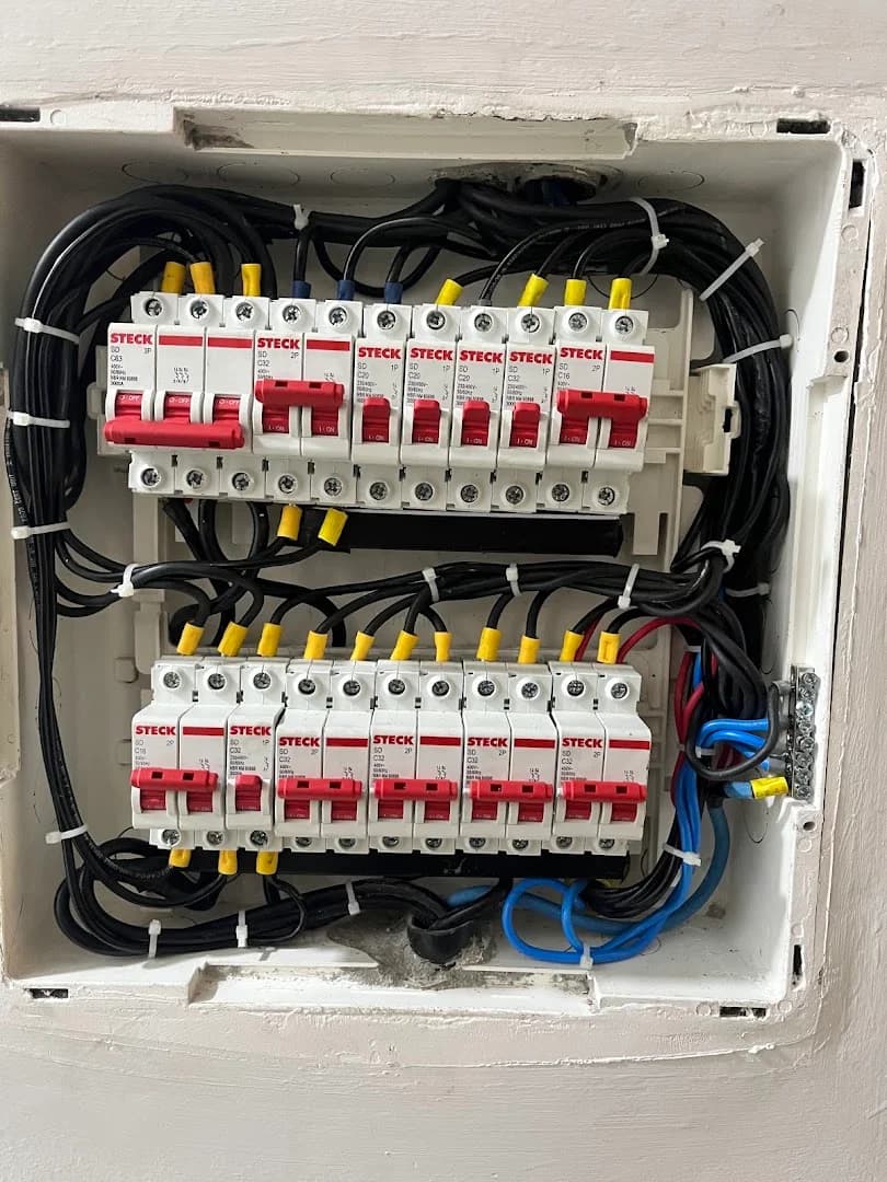Eletricista Léo