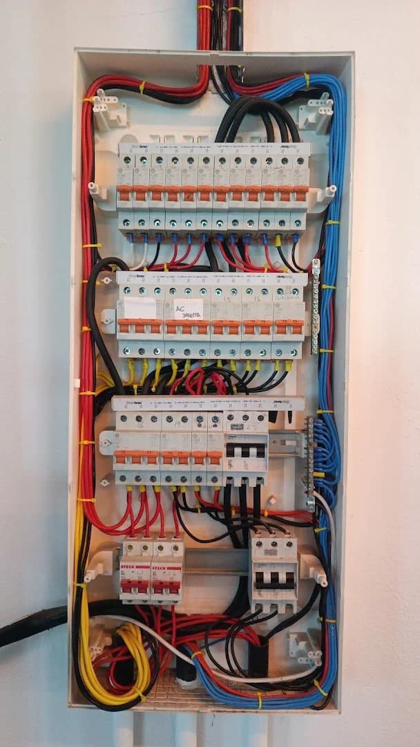 Eletricista predial e residencial serviços reparos manutenção 24h Anjos – foto 3
