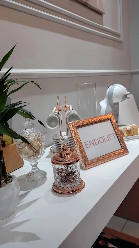 Clínica Saúde e Beleza Estética – Rejuvenescimento Facial e Estética Avançada – foto 3