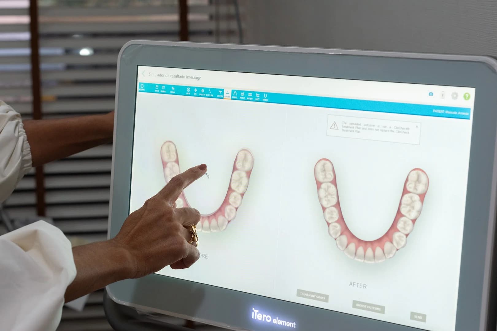 Dra. Fernanda Loureiro Clínica Odontológica | Dentista | Ortodontia Invisalign | Copacabana