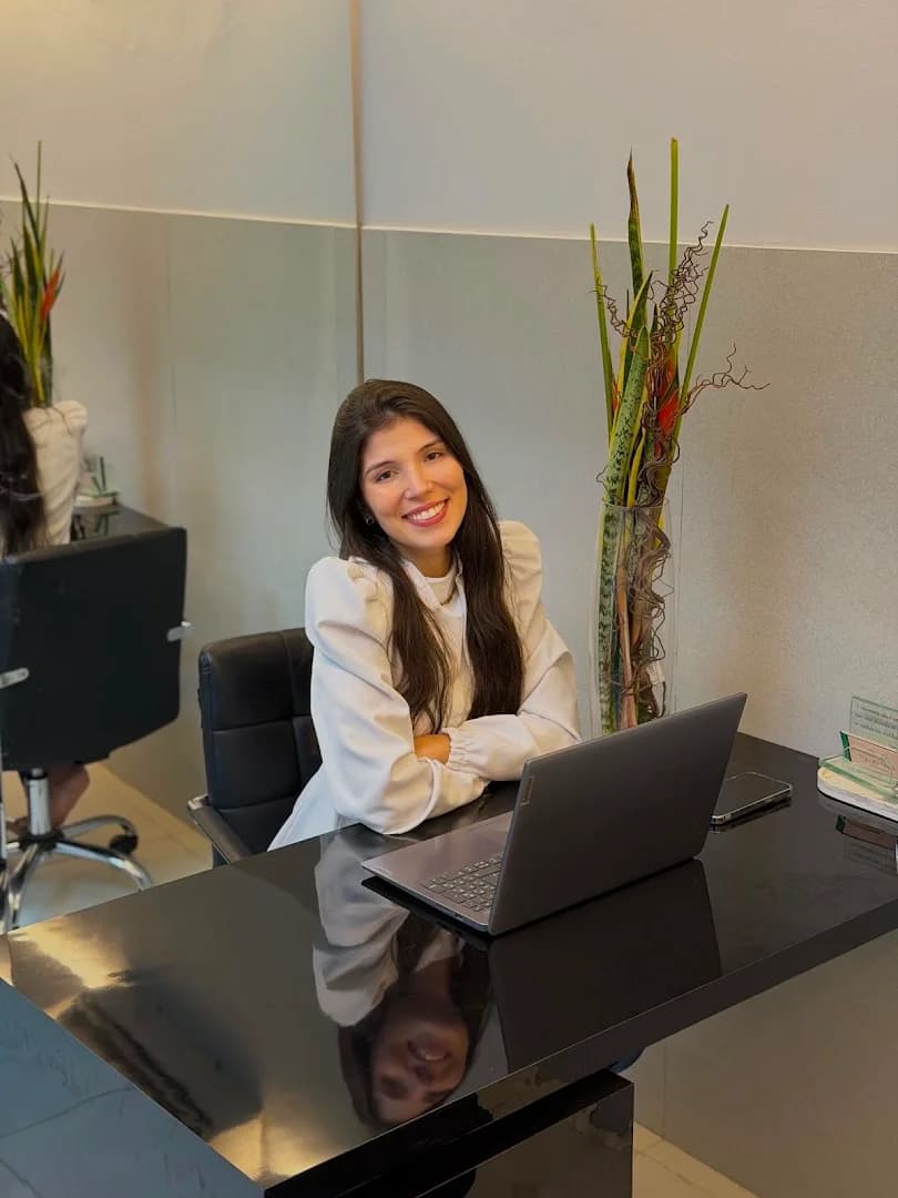 Dra. Isabele Luzia - Prótese dentária e odontologia clínica – foto 1