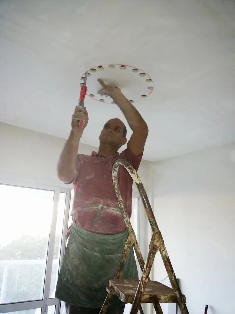 Weverson Eletricista e Encanador Reparos Manutenção e Instalação – foto 3