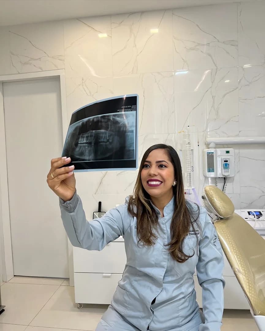 Dentista Dra Sacha Felix