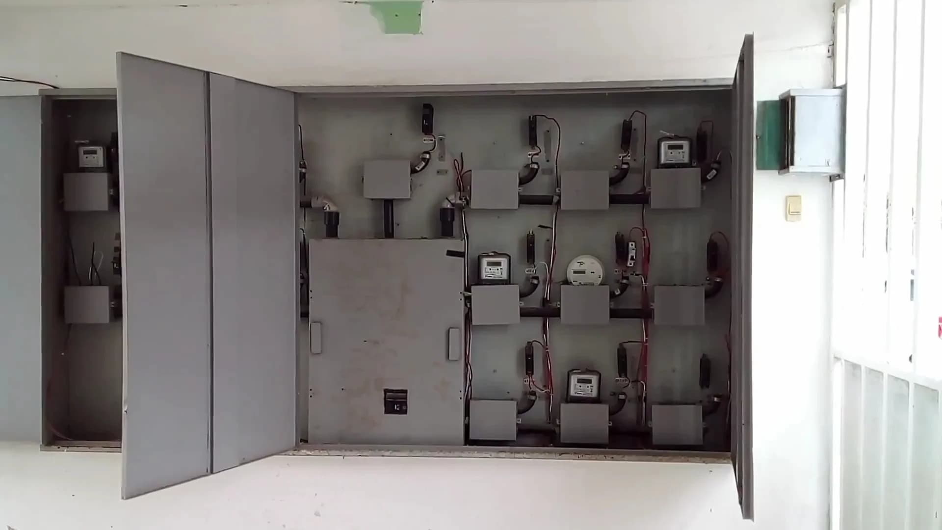 Adriano Eletricista | Bombeiro Hidráulico – foto 1