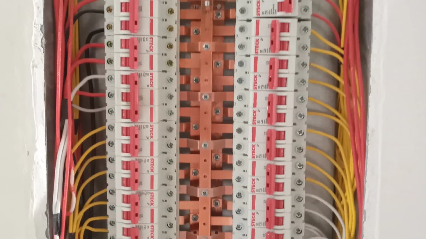 ELETRICISTA ANDERSON SANTOS MANUTENÇÃO E INSTALAÇÕES ELÉTRICAS – foto 1