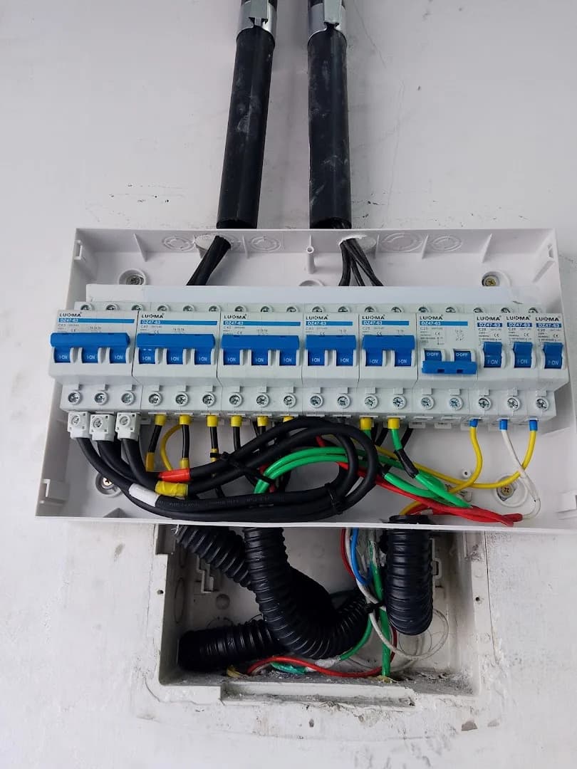 ELETRICISTA ANDERSON SANTOS MANUTENÇÃO E INSTALAÇÕES ELÉTRICAS – foto 3