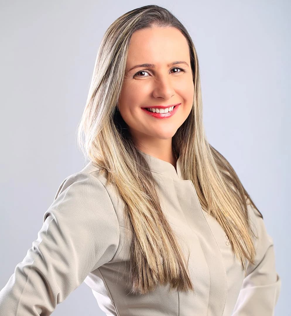 Dra Ilana Neves- Dentista Salvador- Implantes Dentários Salvador – foto 1