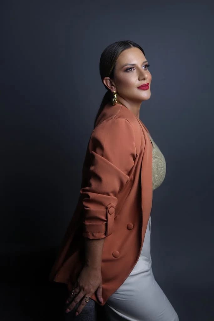 Dra. Juli Santana - Harmonização Facial – foto 1