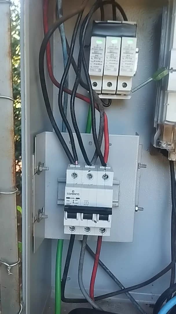 Eletricista e encanador Alta tensão – foto 1
