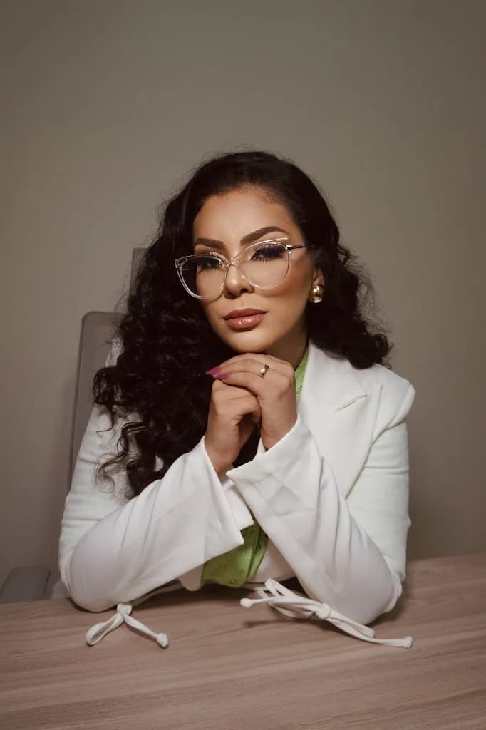 Dra. Denise Oliveira - Harmonização facial em Marília – foto 3