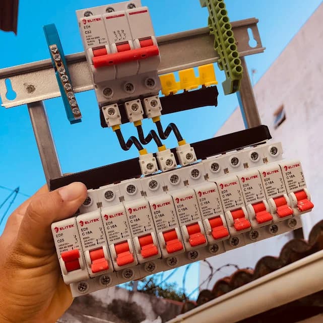 Eletricista Fort CE 24h - Instalações e Manutenções em Fortaleza – foto 1