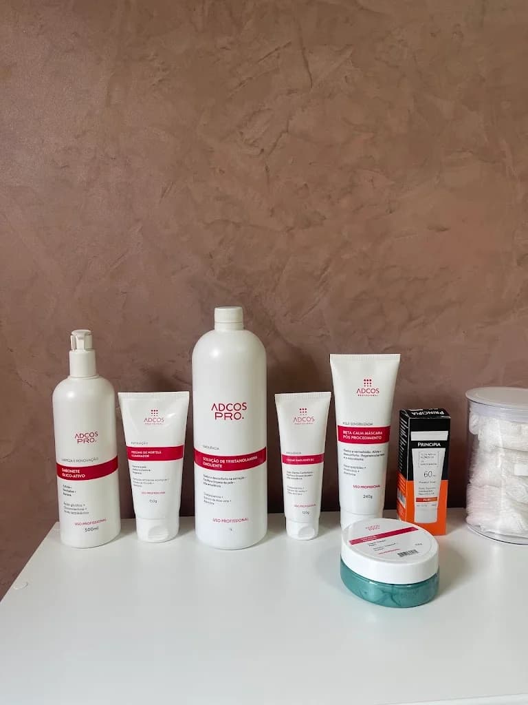 Laura Santos - Estética Avançada e Tricologia | Limpeza de pele | Secagem de vasinhos | Peeling químico | Tratamento capilar – foto 2