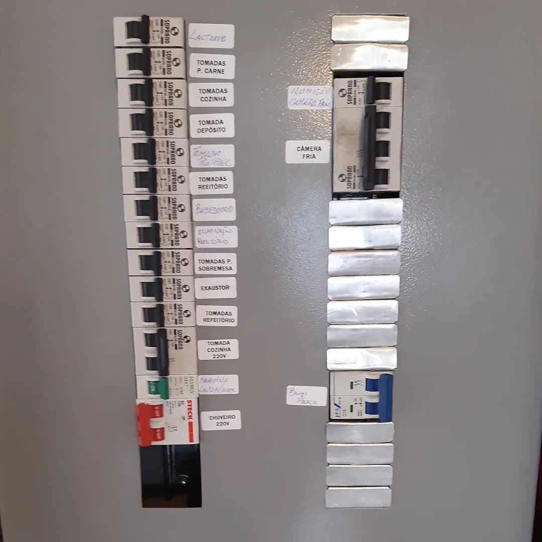 Plural instalações elétricas – foto 1