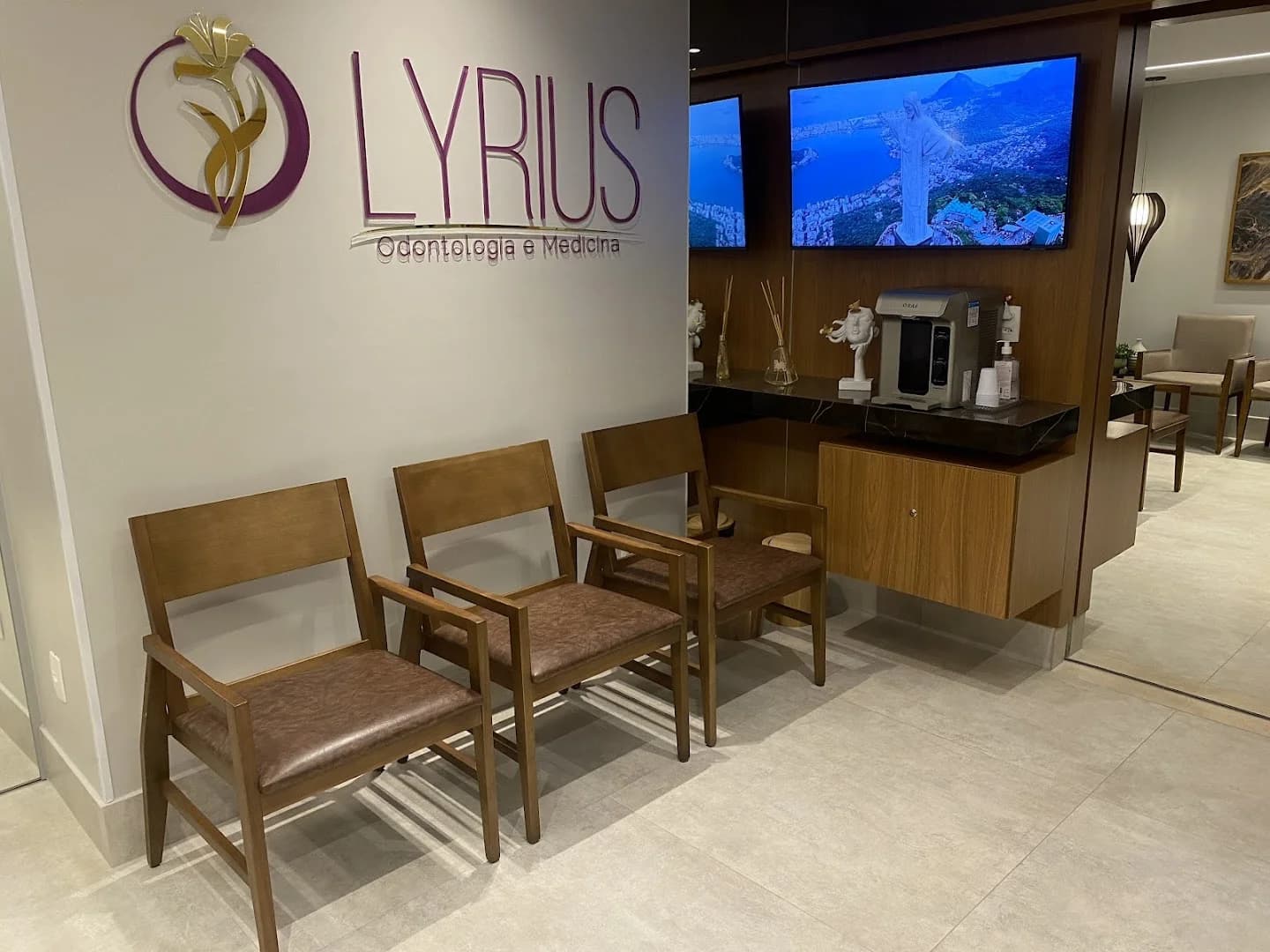 LYRIUS Odontologia e Medicina - Implantes, Odontopediatria, Invisalign, Ortodôntia e Lentes de Contato – foto 3