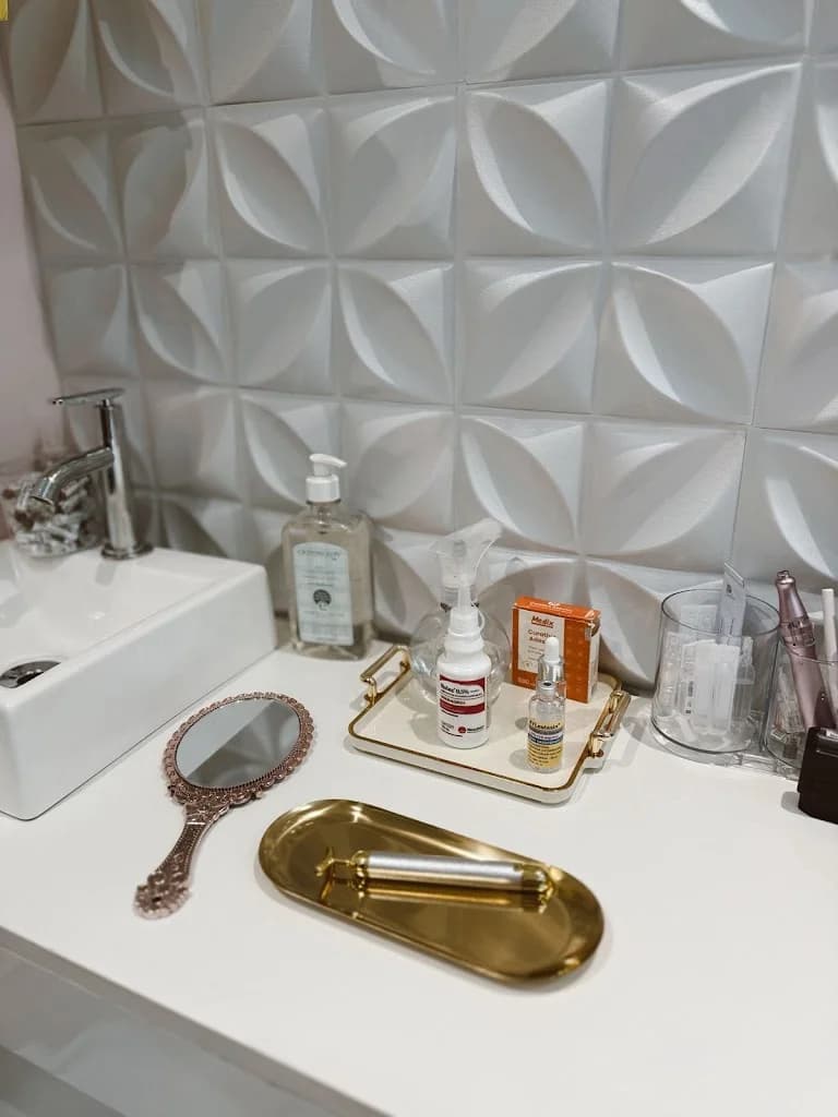 Dra. Larissa Hottenio / HARMONIZAÇÃO FACIAL E CORPORAL – foto 2