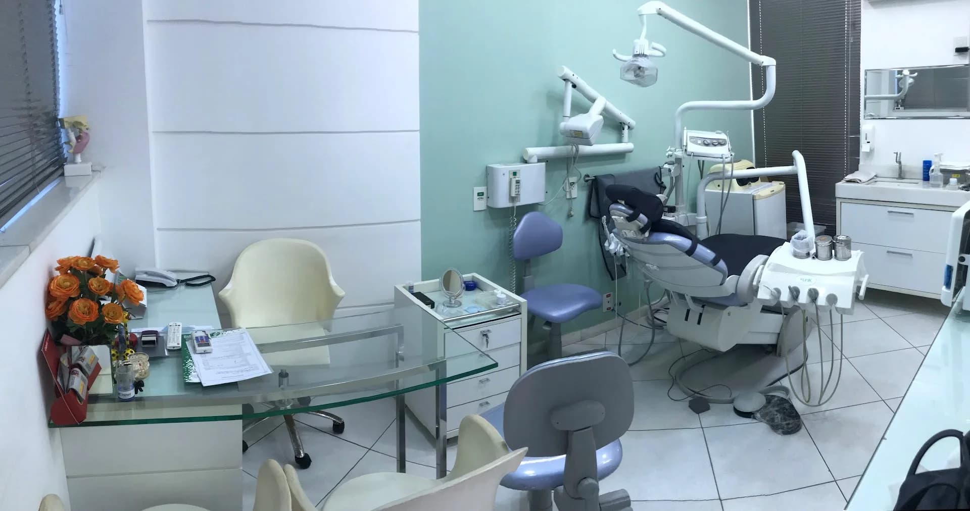 Dra. Mairaira Leão (Periodontista e Implantodontista).