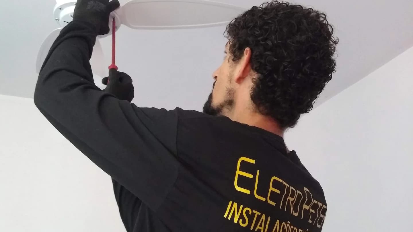 Eletricista Niterói Instalação ventilador de teto,chuveiro luminárias tomadas fiação disjuntores sensores – foto 3