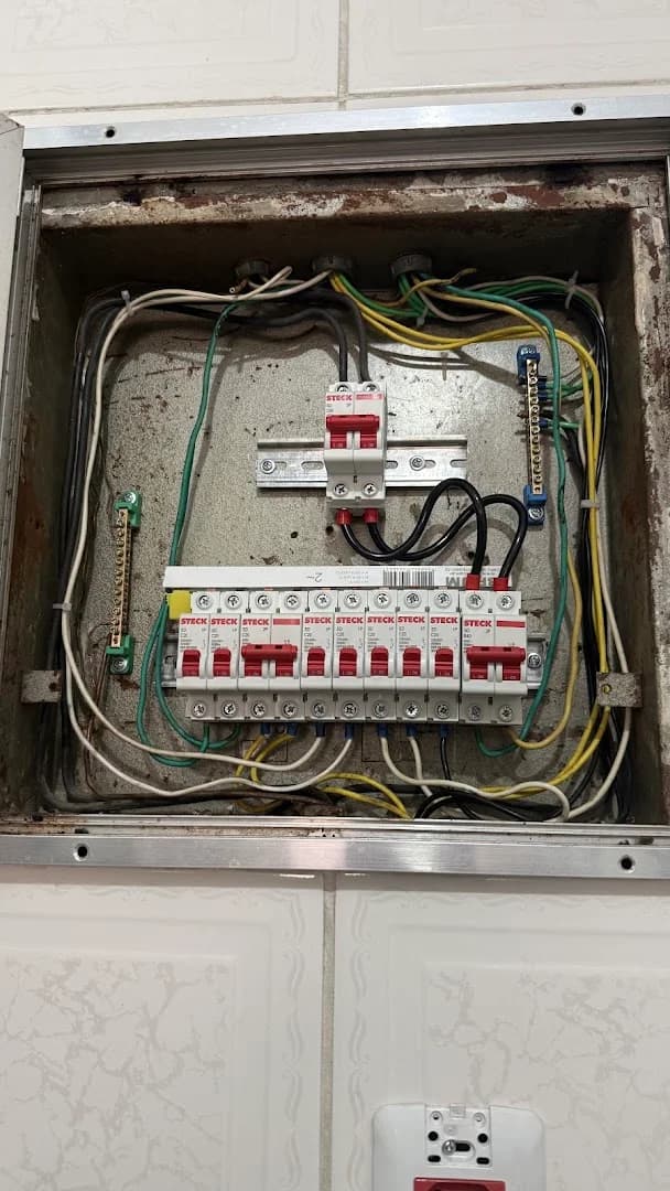 Eletricista instalador Diogocl Manutenções – foto 1