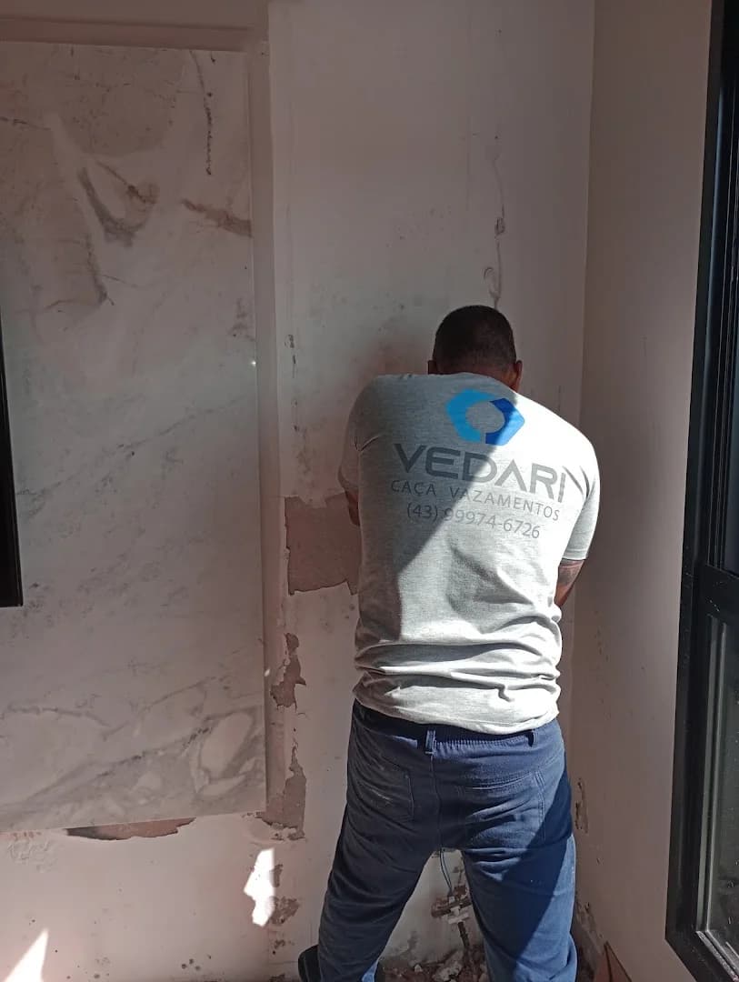 Jairo Encanador - Vedari Caça Vazamentos - Encanador em Londrina – foto 1