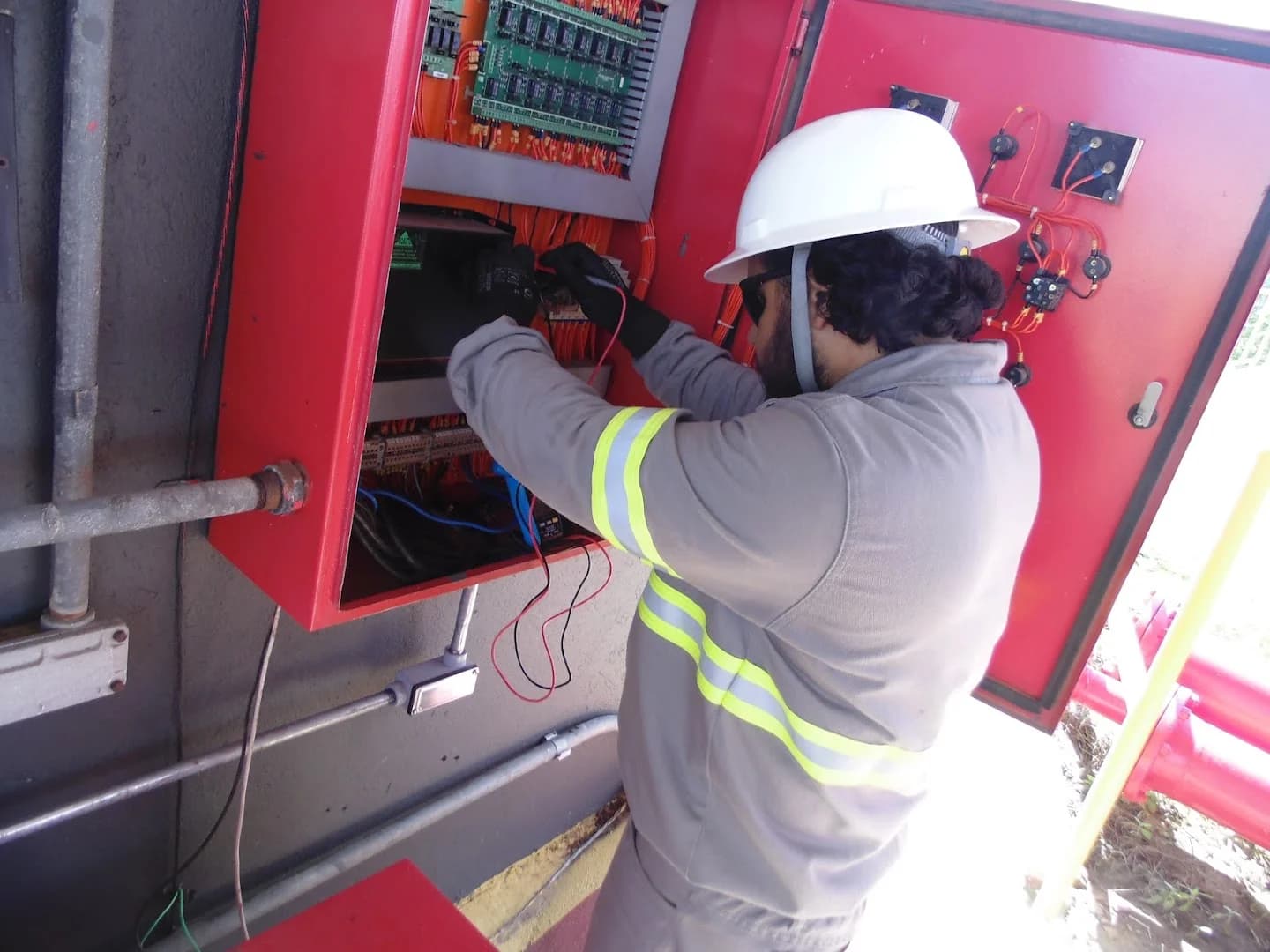 HPLAN ELÉTRICA SOLUÇÕES E SERVIÇOS