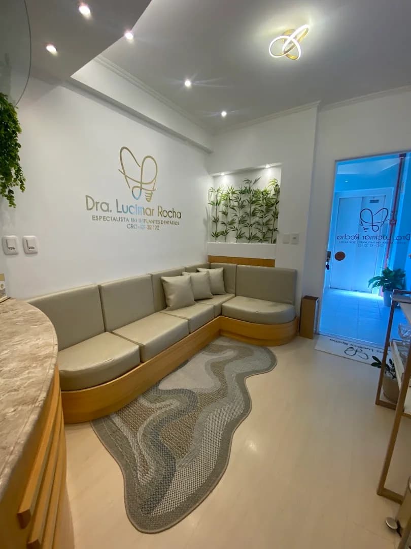 L R Odontologia - Dra. Lucimar Rocha - Implantes Dentários – foto 1