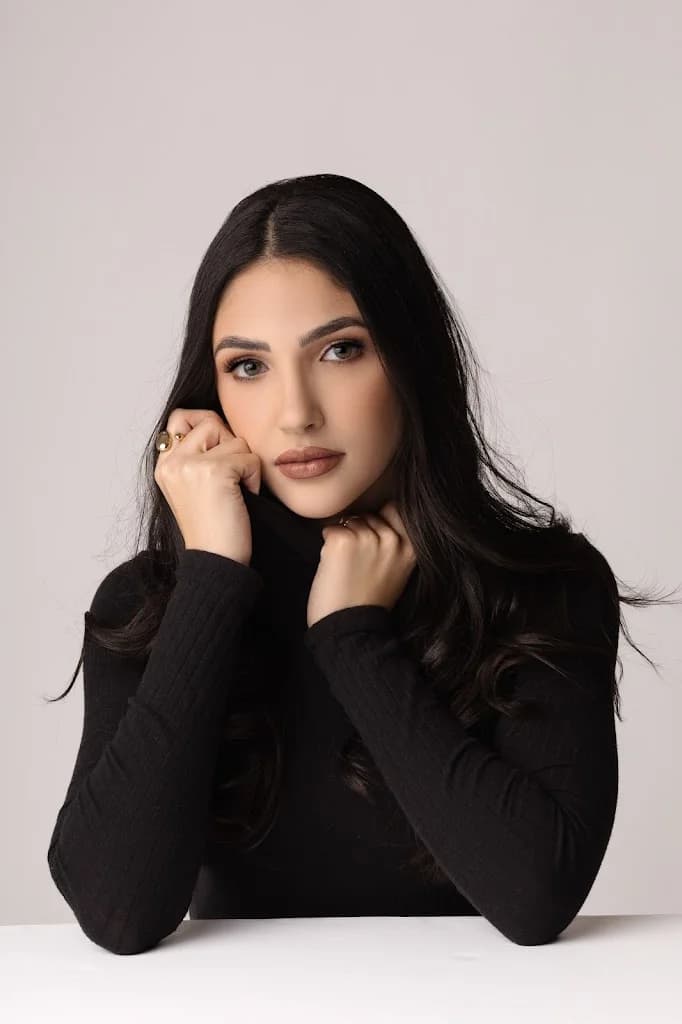 Dra. Larissa Medeiros - Harmonização Facial