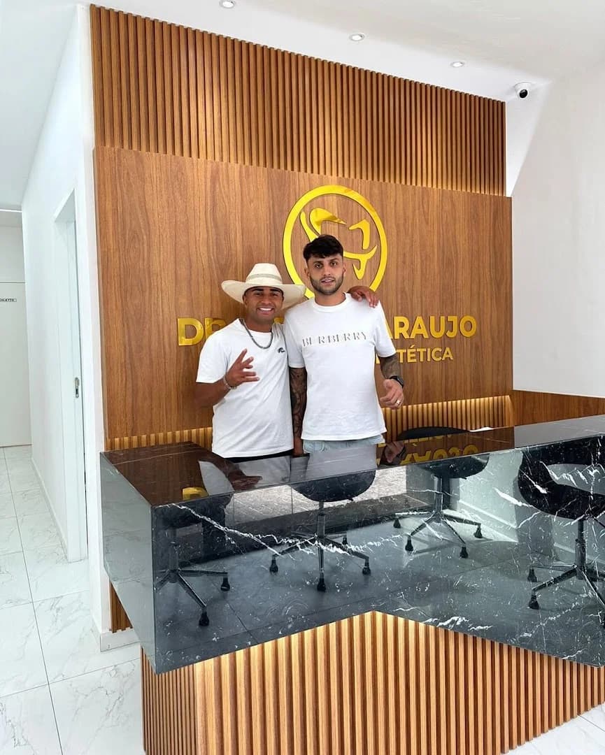 Clinica Felipe Araújo BH - Facetas de Resina em Belo Horizonte - Lentes de Contato Dental - Lentes de Porcelana – foto 3