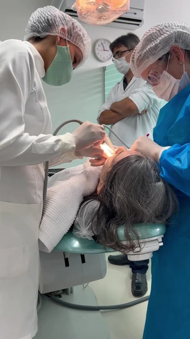 Clínica CENII Centro Integrado de Implantodontia – foto 2