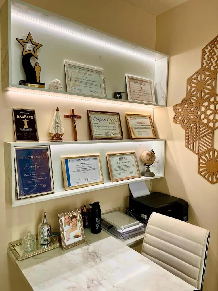 Drª Monique BucoHof - Referência em tratamento da papada e rejuvenescimento facial cirúrgico em São Luís - MA