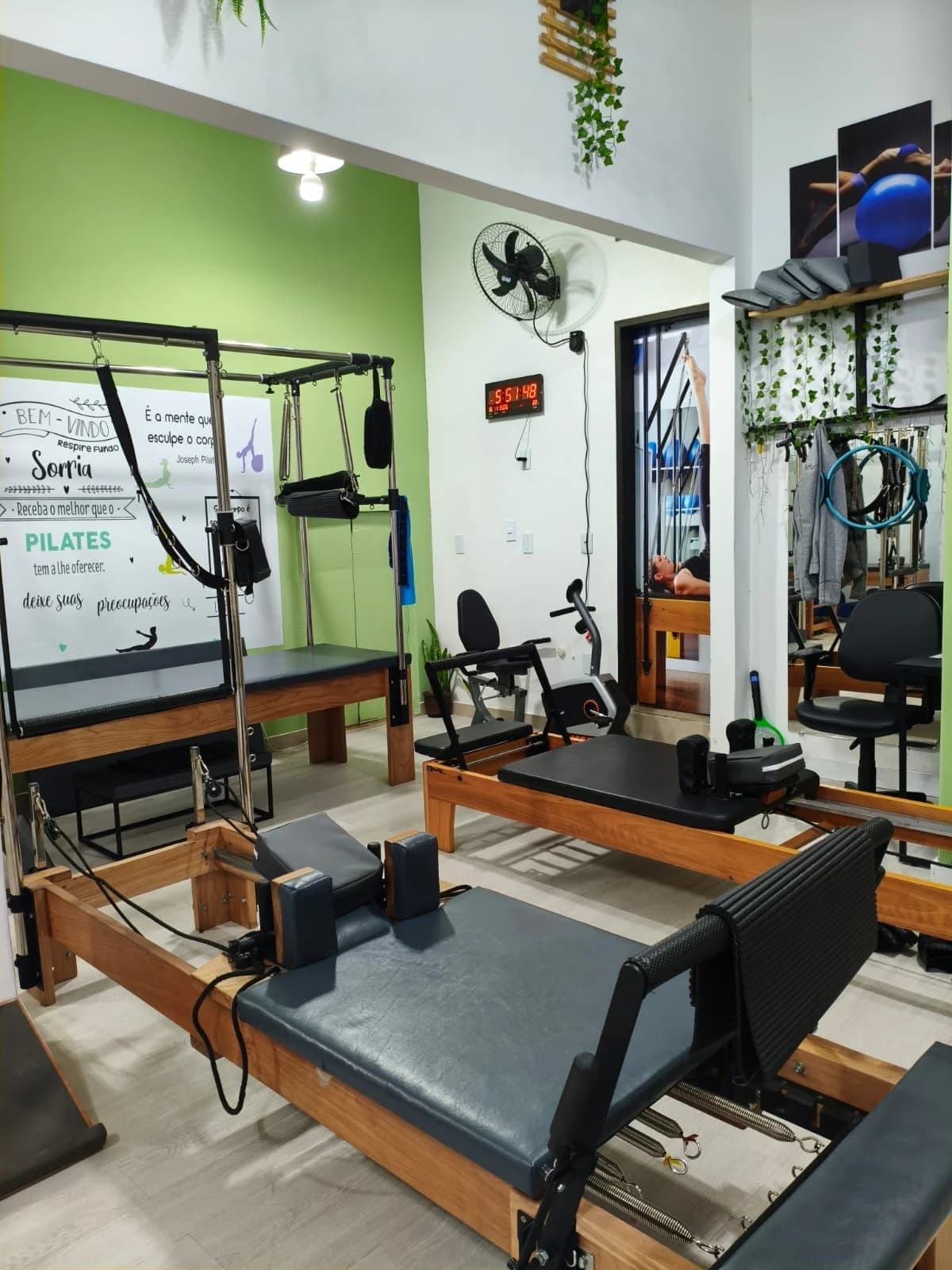 Espaço Movimento Saúde - Fernanda Ambrosio - Pilates e Fisioterapia – foto 2