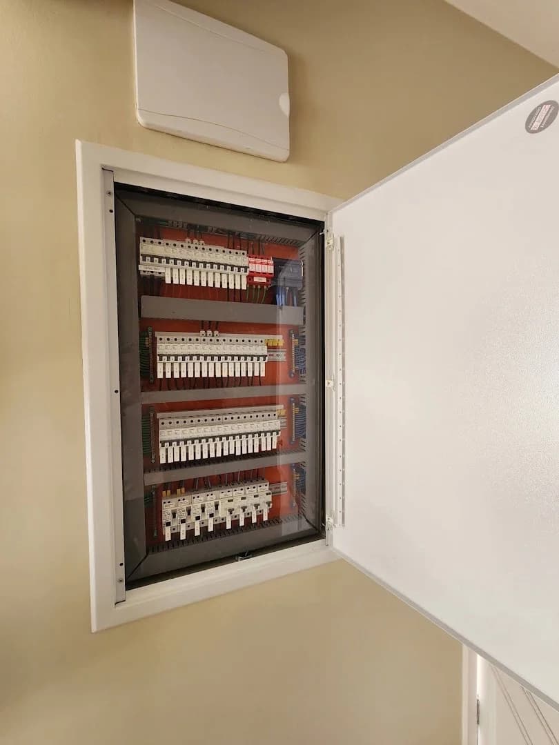 Eletricista Bombeiro Hidráulico Domiciliar 24hs – foto 3