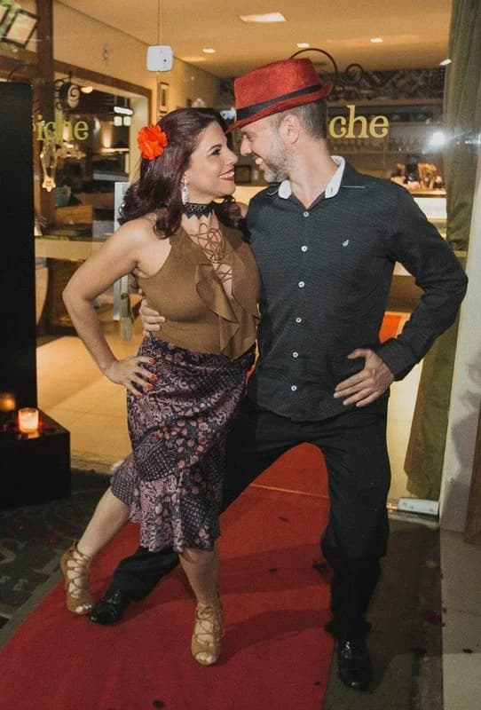 Escola Confraria da Dança - Aulas de Sertanejo, Dança de Salão e Coreografia para Casamento