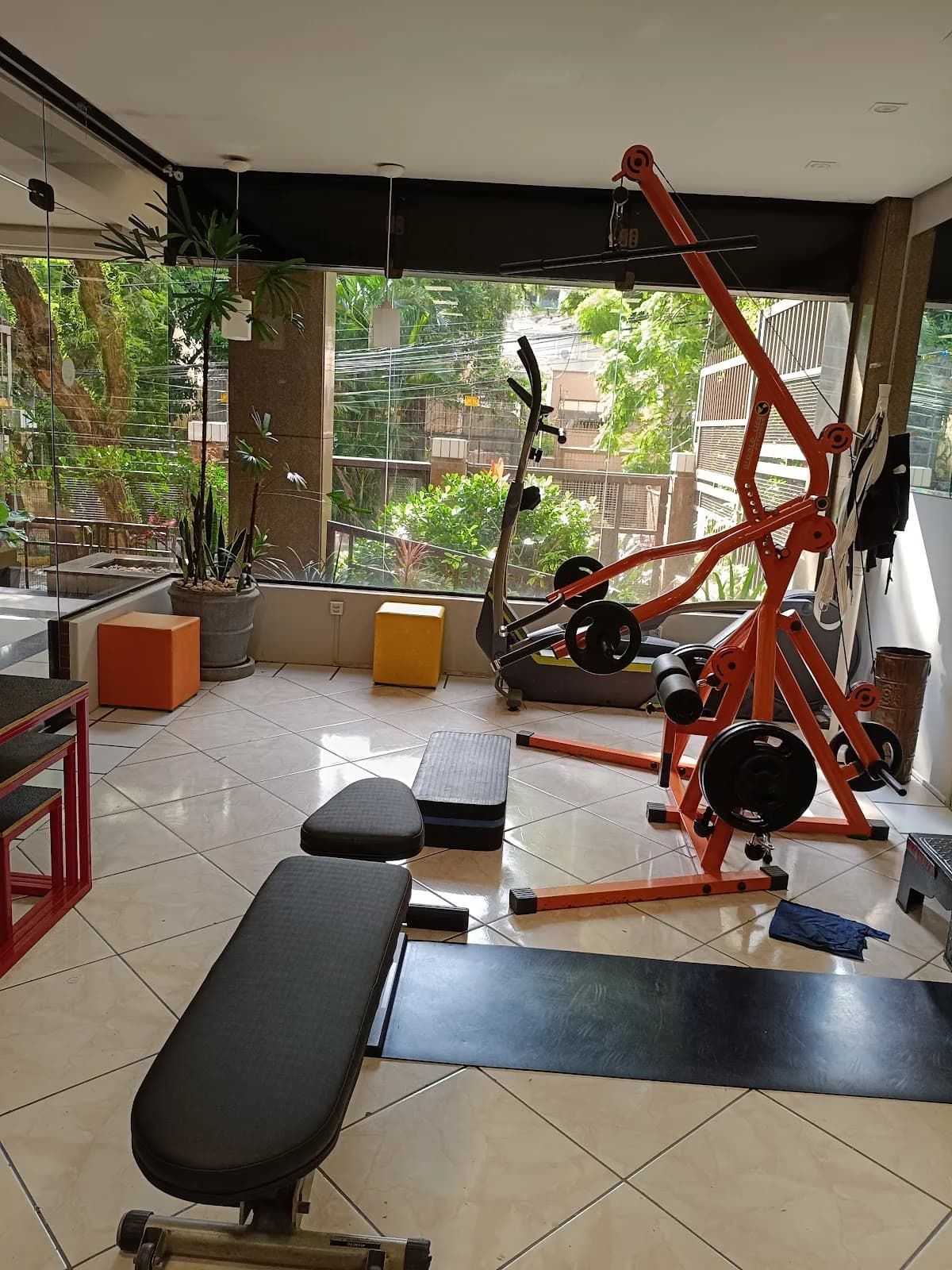 Alê Noschang - Academia e Pilates, atendimento Personalizado.