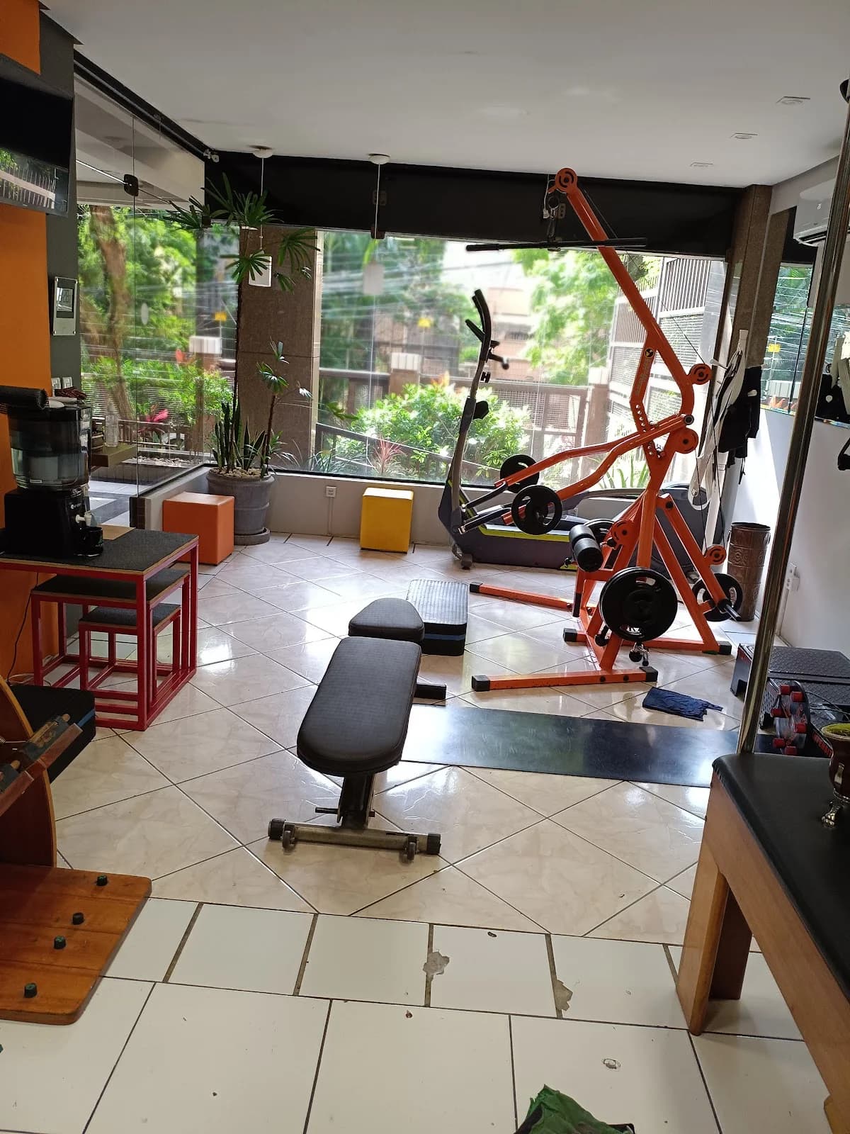 Alê Noschang - Academia e Pilates, atendimento Personalizado.