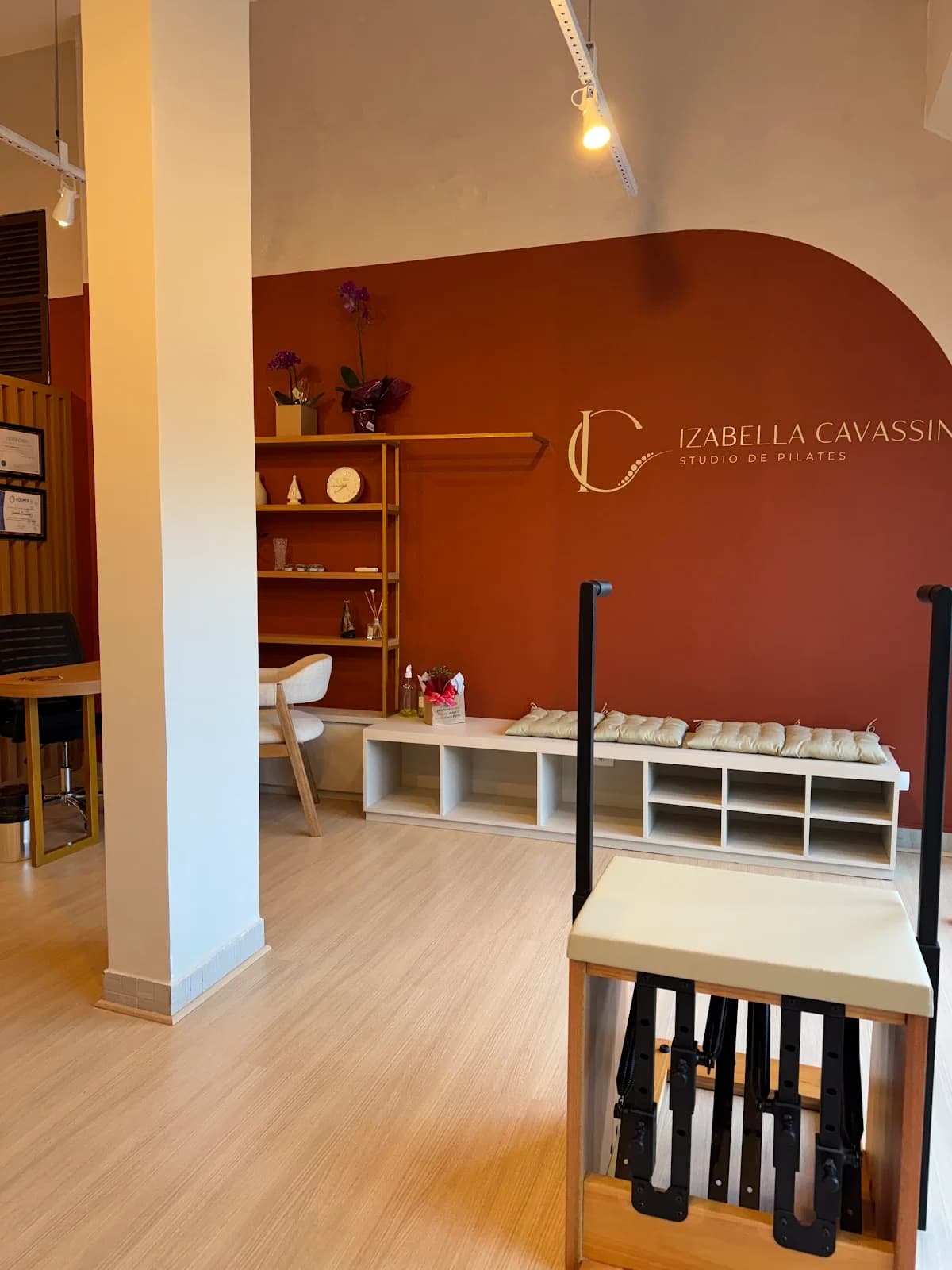 Izabella Cavassin Studio de Pilates - Água verde