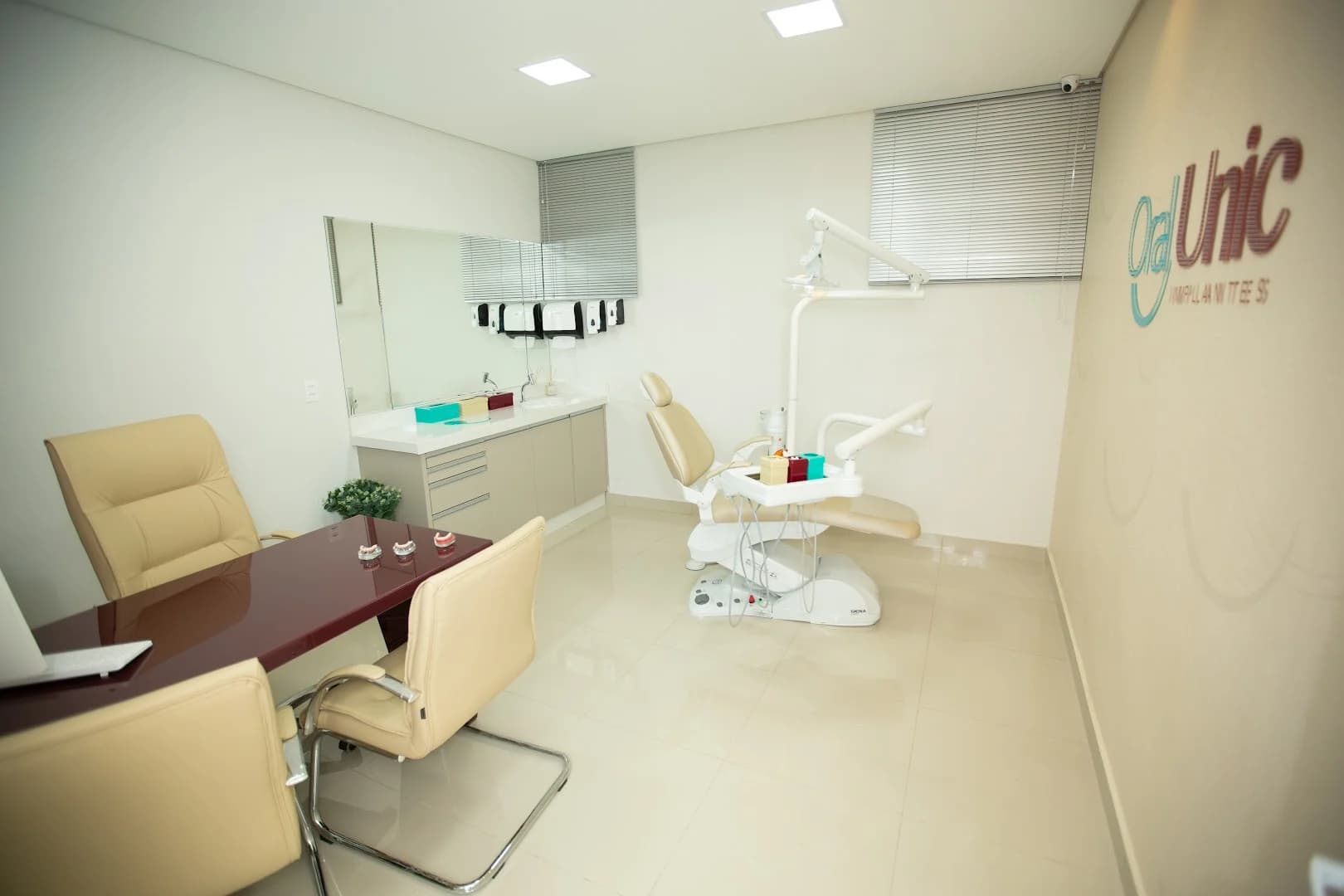 Oral Unic – foto 1
