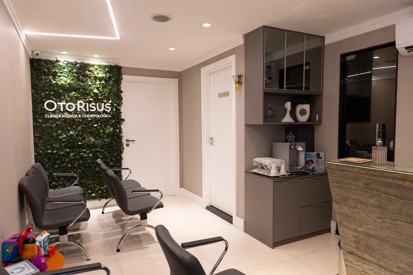 Dra. Daniele Farias Moreira -Invisalign | Harmonização Facial | Ortodontia Criança e Adulto – foto 2