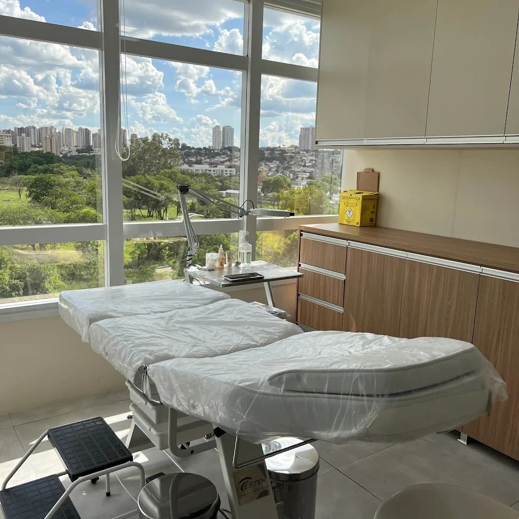 Dra. Caroline Cruz Estética Avançada - Harmonização Facial, Preenchimento Labial, Botox, Rinomodelação – foto 2