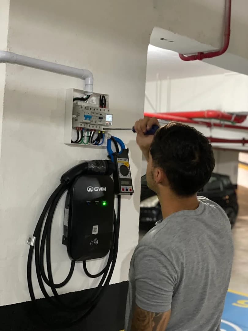 Eletricista Colombo - Eletrolleo - instalações , manutenção e iluminação. – foto 1